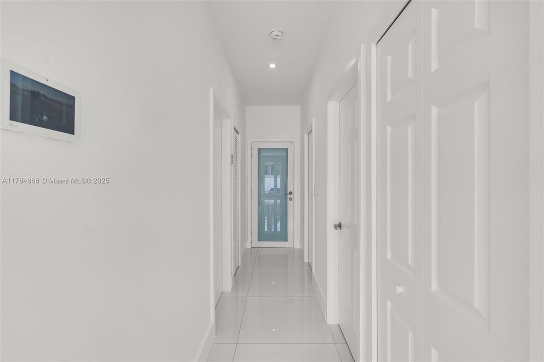 Recently Sold: $1,050,000 (4 beds, 3 baths, 2912 Square Feet)