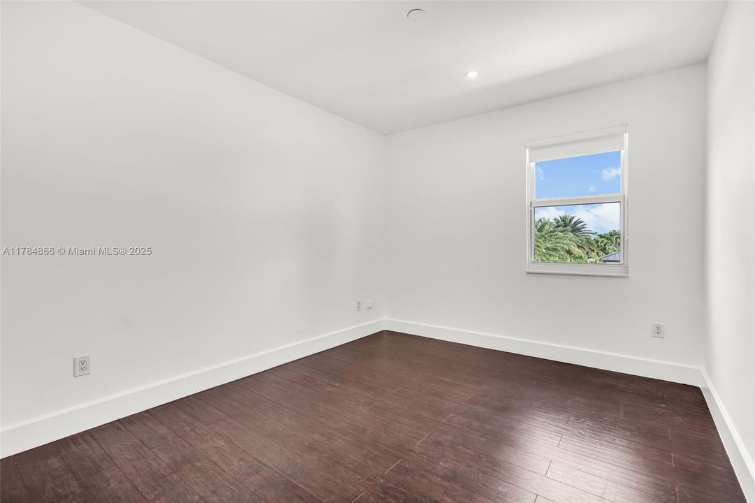 Recently Sold: $1,050,000 (4 beds, 3 baths, 2912 Square Feet)