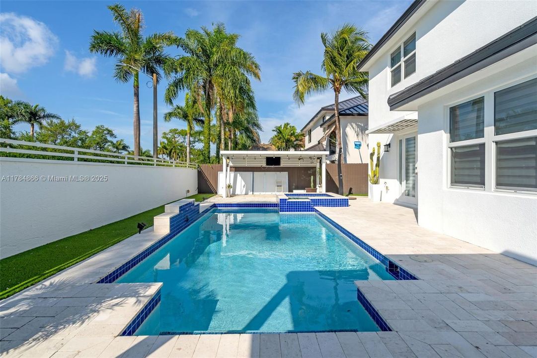 Recently Sold: $1,050,000 (4 beds, 3 baths, 2912 Square Feet)