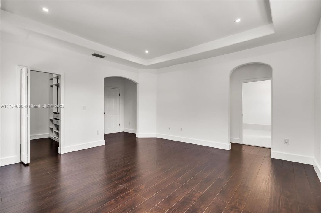 Recently Sold: $1,050,000 (4 beds, 3 baths, 2912 Square Feet)