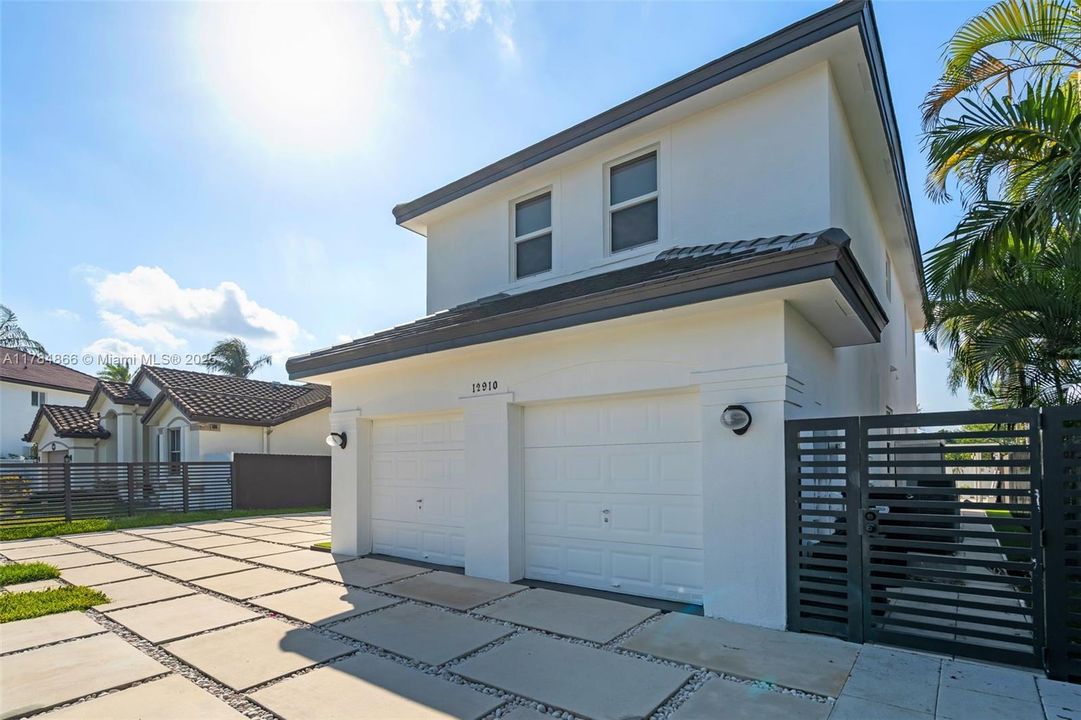 Recently Sold: $1,050,000 (4 beds, 3 baths, 2912 Square Feet)