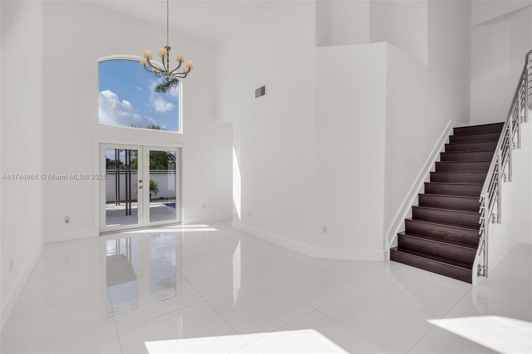 Recently Sold: $1,050,000 (4 beds, 3 baths, 2912 Square Feet)