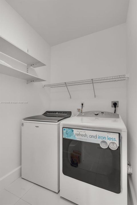 Recently Sold: $1,050,000 (4 beds, 3 baths, 2912 Square Feet)