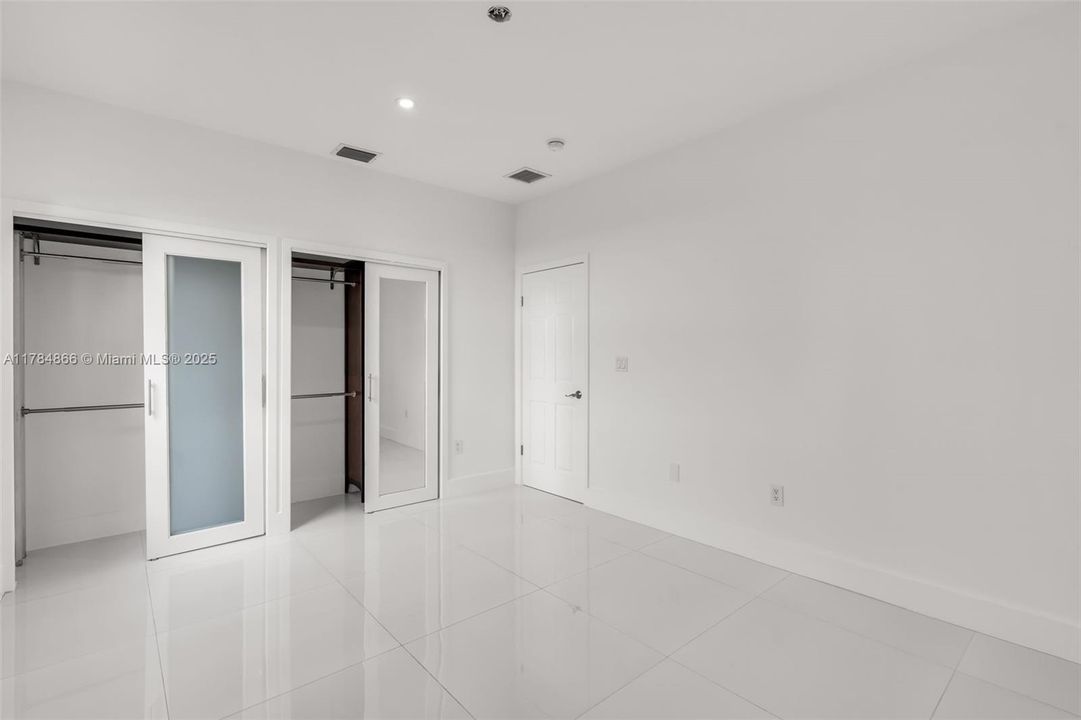 Recently Sold: $1,050,000 (4 beds, 3 baths, 2912 Square Feet)