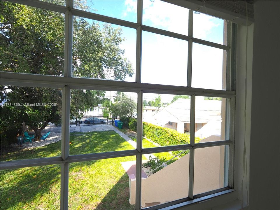 Recently Rented: $3,000 (3 beds, 2 baths, 1600 Square Feet)