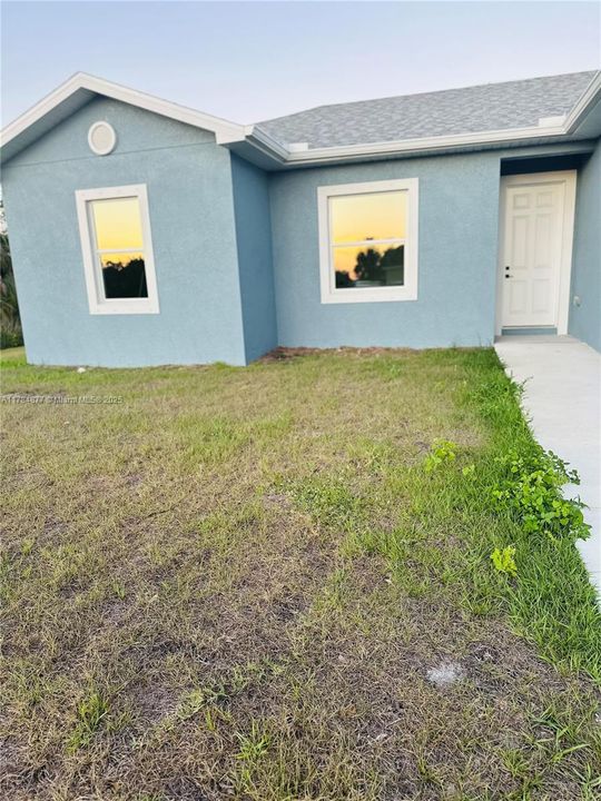 Recently Rented: $2,300 (4 beds, 2 baths, 1439 Square Feet)