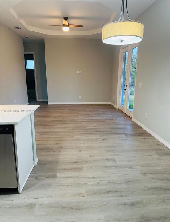 Recently Rented: $2,300 (4 beds, 2 baths, 1439 Square Feet)