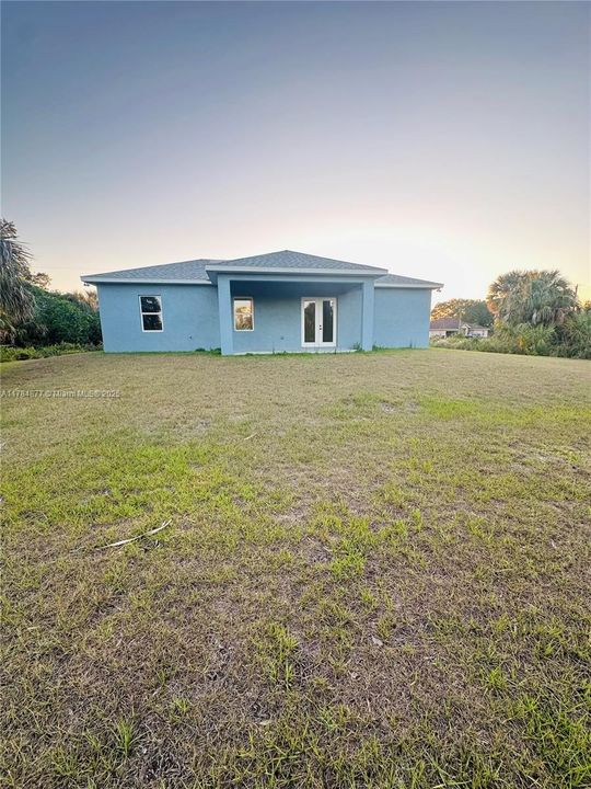 Recently Rented: $2,300 (4 beds, 2 baths, 1439 Square Feet)