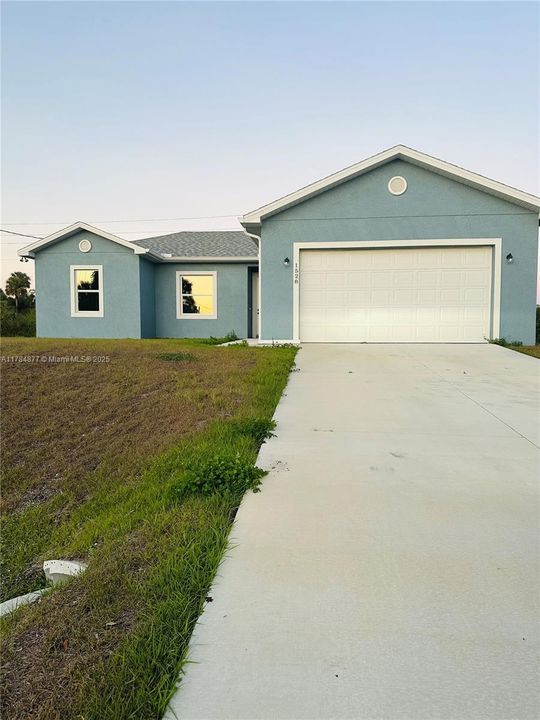 Recently Rented: $2,300 (4 beds, 2 baths, 1439 Square Feet)