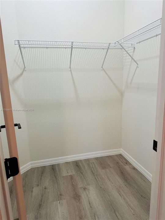 Recently Rented: $2,300 (4 beds, 2 baths, 1439 Square Feet)