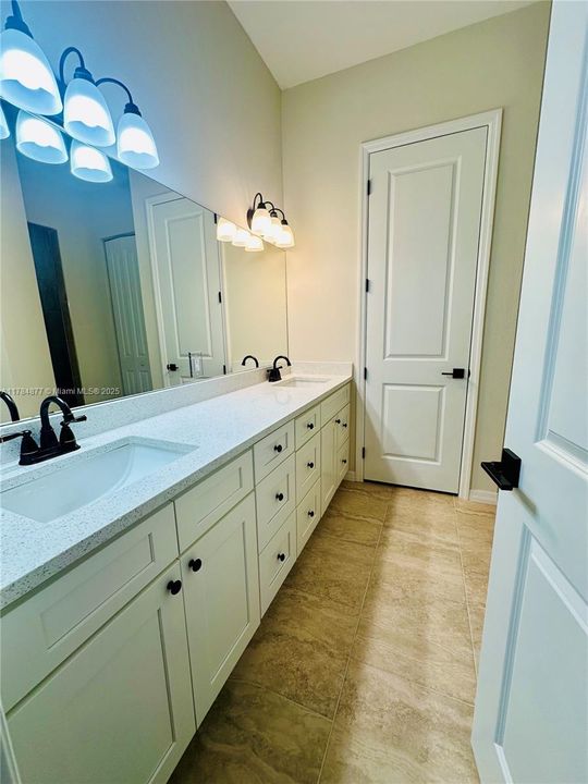 Recently Rented: $2,300 (4 beds, 2 baths, 1439 Square Feet)