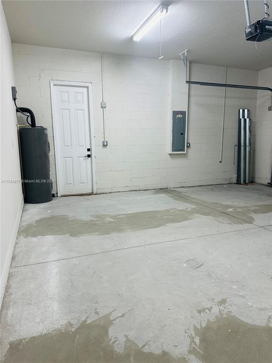 Recently Rented: $2,300 (4 beds, 2 baths, 1439 Square Feet)