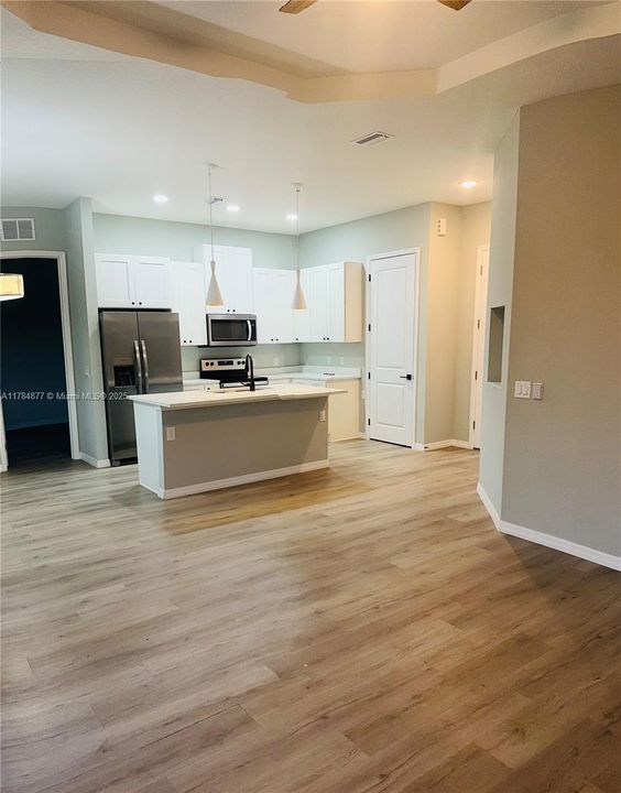 Recently Rented: $2,300 (4 beds, 2 baths, 1439 Square Feet)