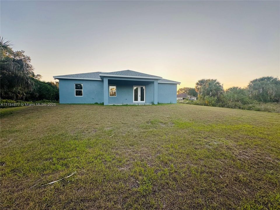 Recently Rented: $2,300 (4 beds, 2 baths, 1439 Square Feet)