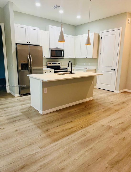 Recently Rented: $2,300 (4 beds, 2 baths, 1439 Square Feet)