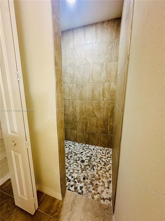 Recently Rented: $2,300 (4 beds, 2 baths, 1439 Square Feet)