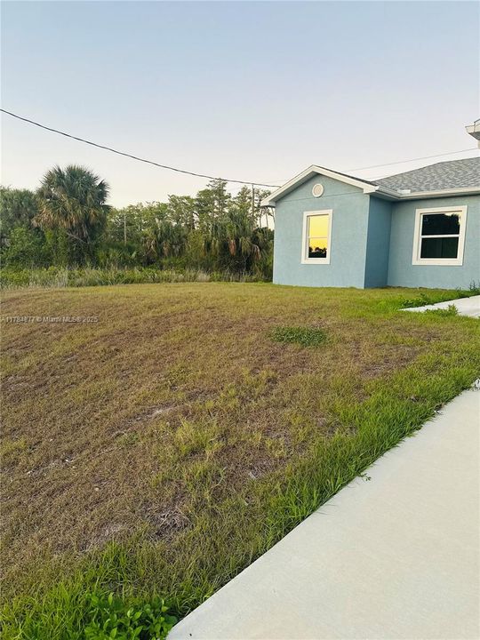 Recently Rented: $2,300 (4 beds, 2 baths, 1439 Square Feet)