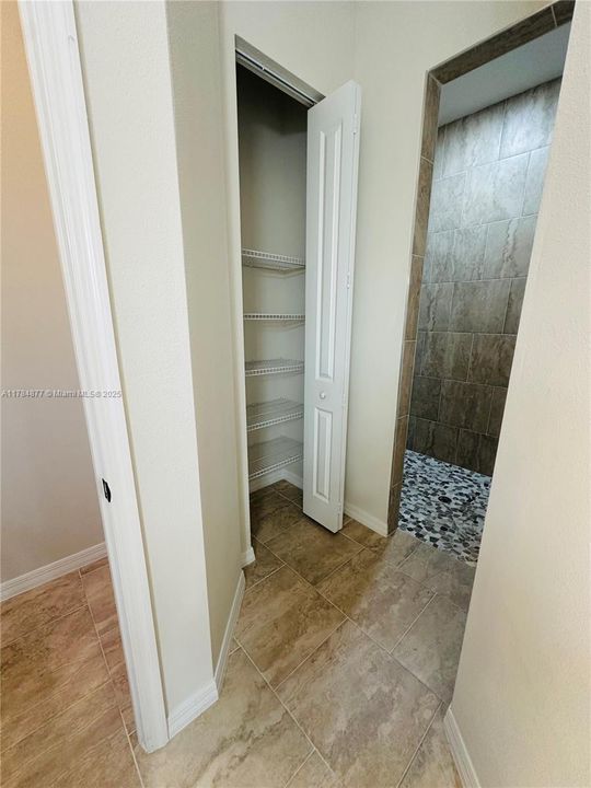 Recently Rented: $2,300 (4 beds, 2 baths, 1439 Square Feet)