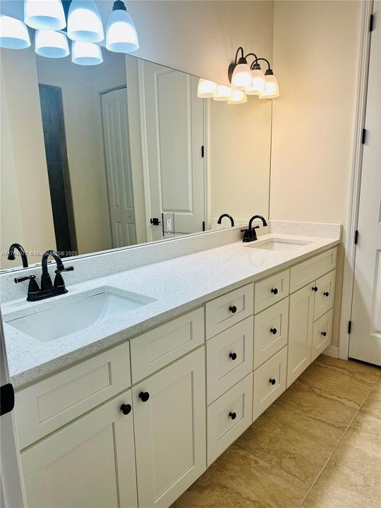 Recently Rented: $2,300 (4 beds, 2 baths, 1439 Square Feet)