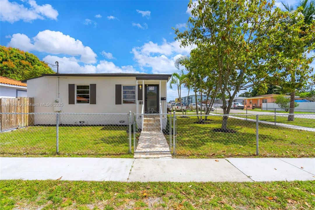 Recently Sold: $499,000 (3 beds, 1 baths, 1272 Square Feet)