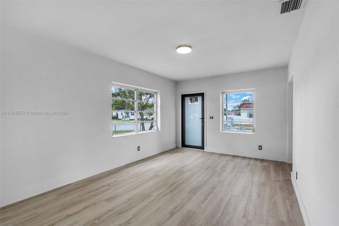Recently Sold: $499,000 (3 beds, 1 baths, 1272 Square Feet)