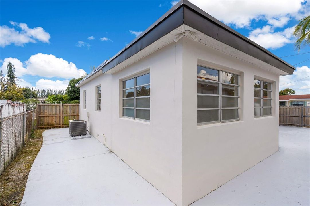 Recently Sold: $499,000 (3 beds, 1 baths, 1272 Square Feet)