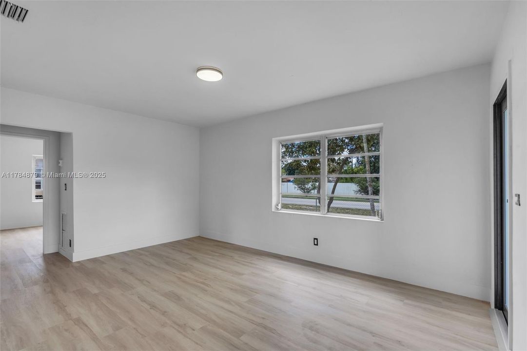 Recently Sold: $499,000 (3 beds, 1 baths, 1272 Square Feet)