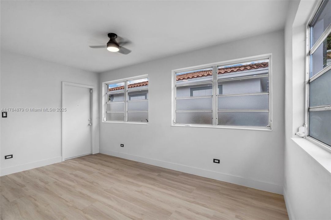 Recently Sold: $499,000 (3 beds, 1 baths, 1272 Square Feet)