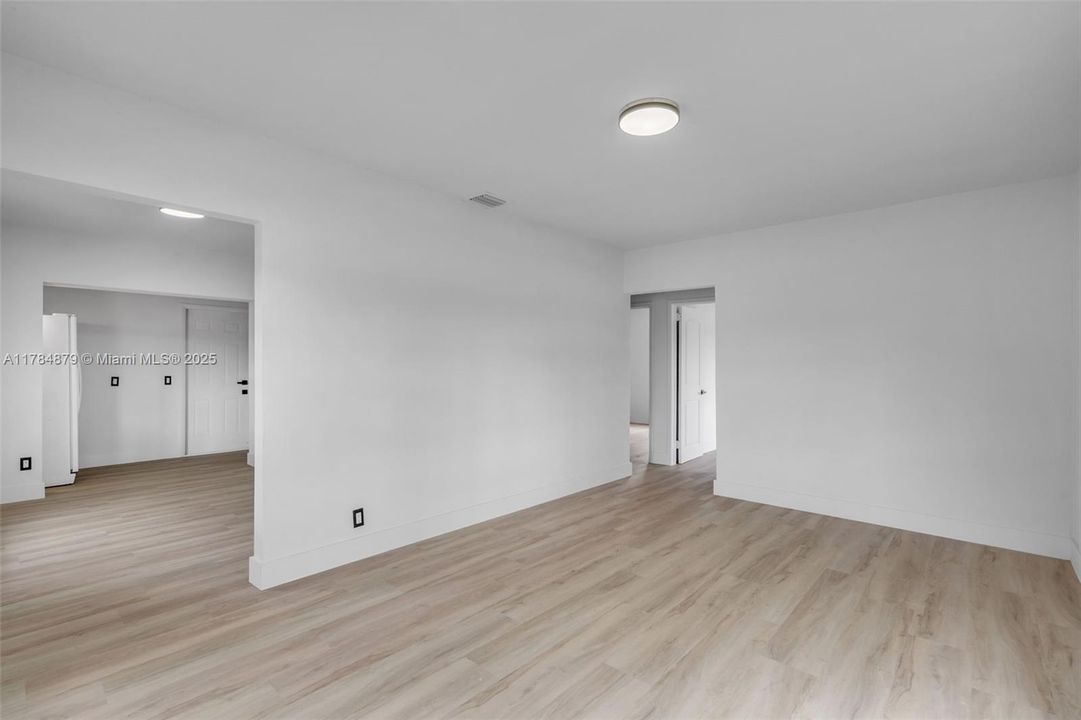 Recently Sold: $499,000 (3 beds, 1 baths, 1272 Square Feet)