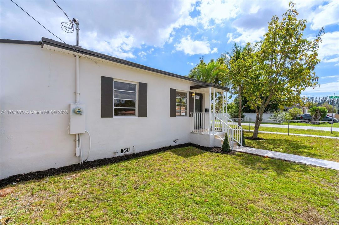 Recently Sold: $499,000 (3 beds, 1 baths, 1272 Square Feet)