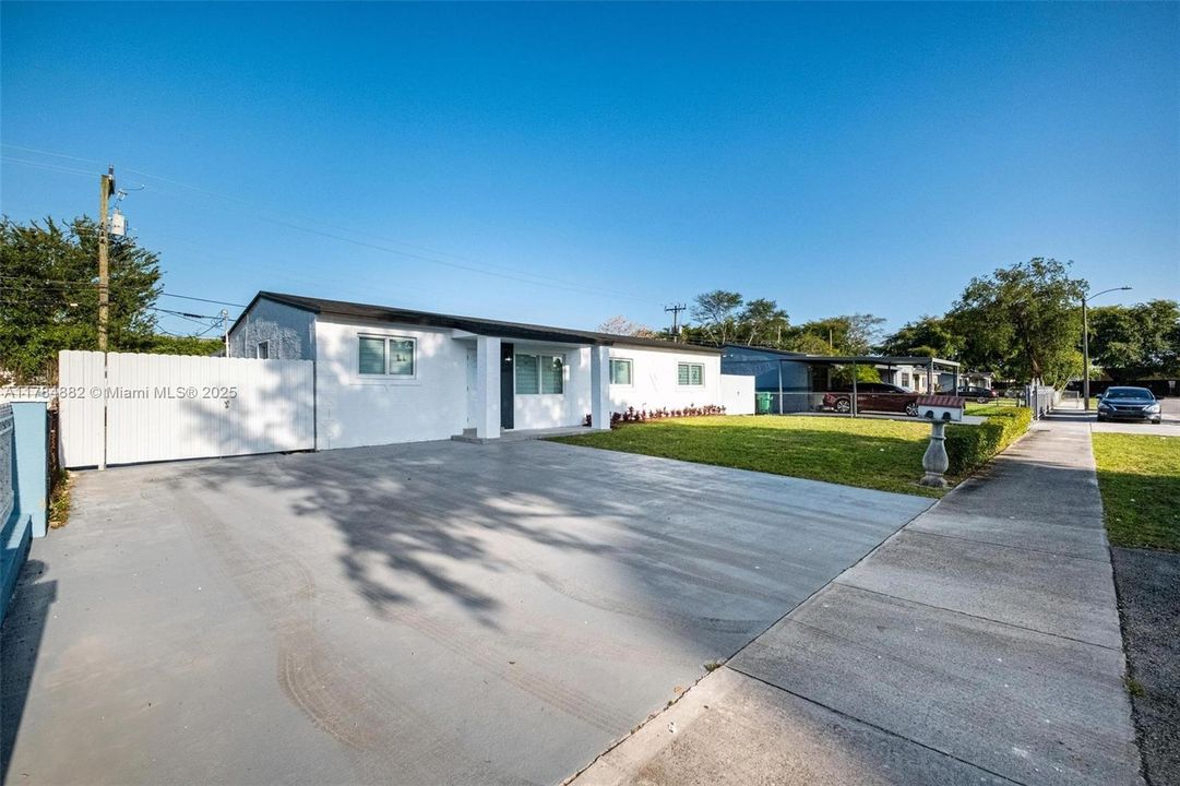 Недавно продано: $620,000 (4 спален, 2 ванн, 1092 Квадратных фут)