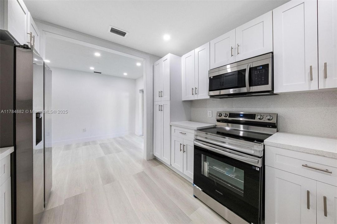 Недавно продано: $620,000 (4 спален, 2 ванн, 1092 Квадратных фут)