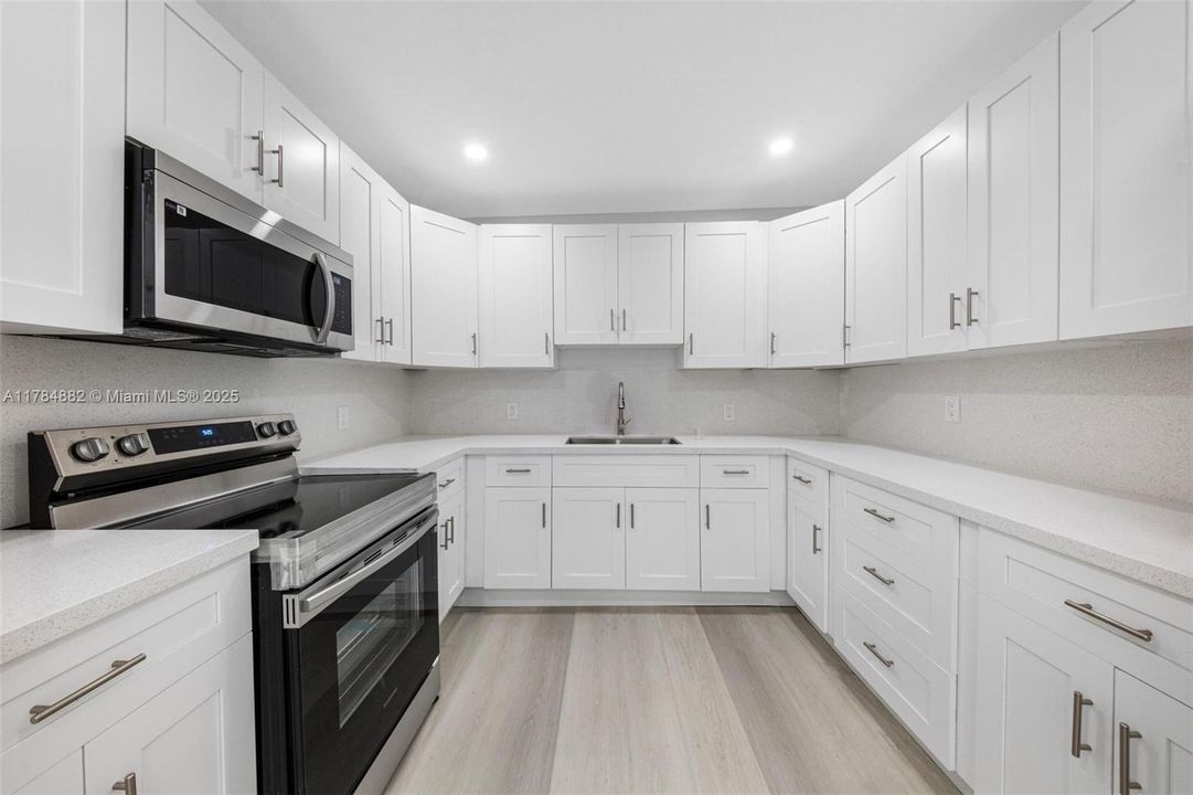 Недавно продано: $620,000 (4 спален, 2 ванн, 1092 Квадратных фут)