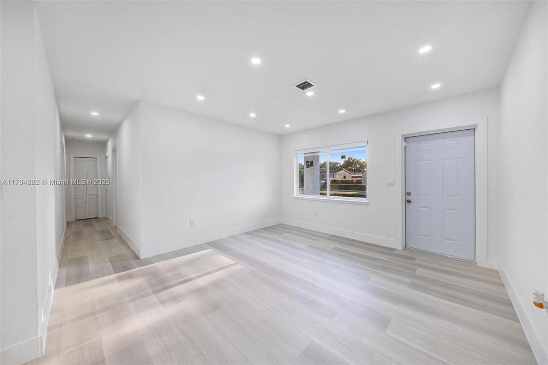 Недавно продано: $620,000 (4 спален, 2 ванн, 1092 Квадратных фут)