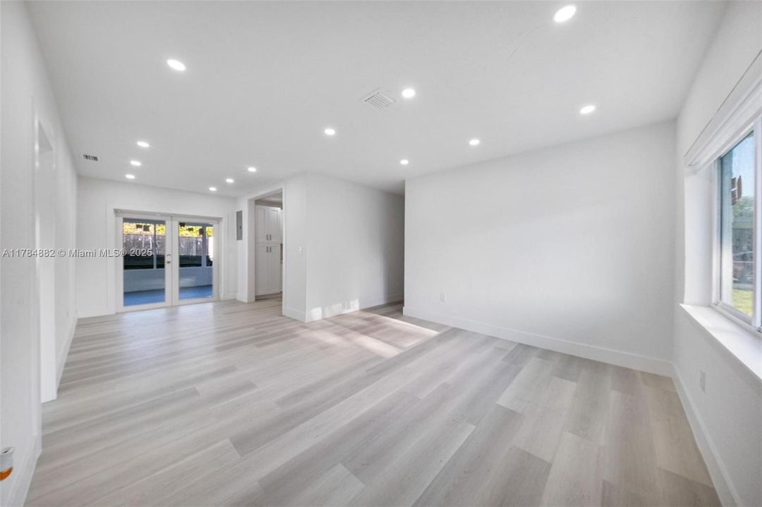 Недавно продано: $620,000 (4 спален, 2 ванн, 1092 Квадратных фут)