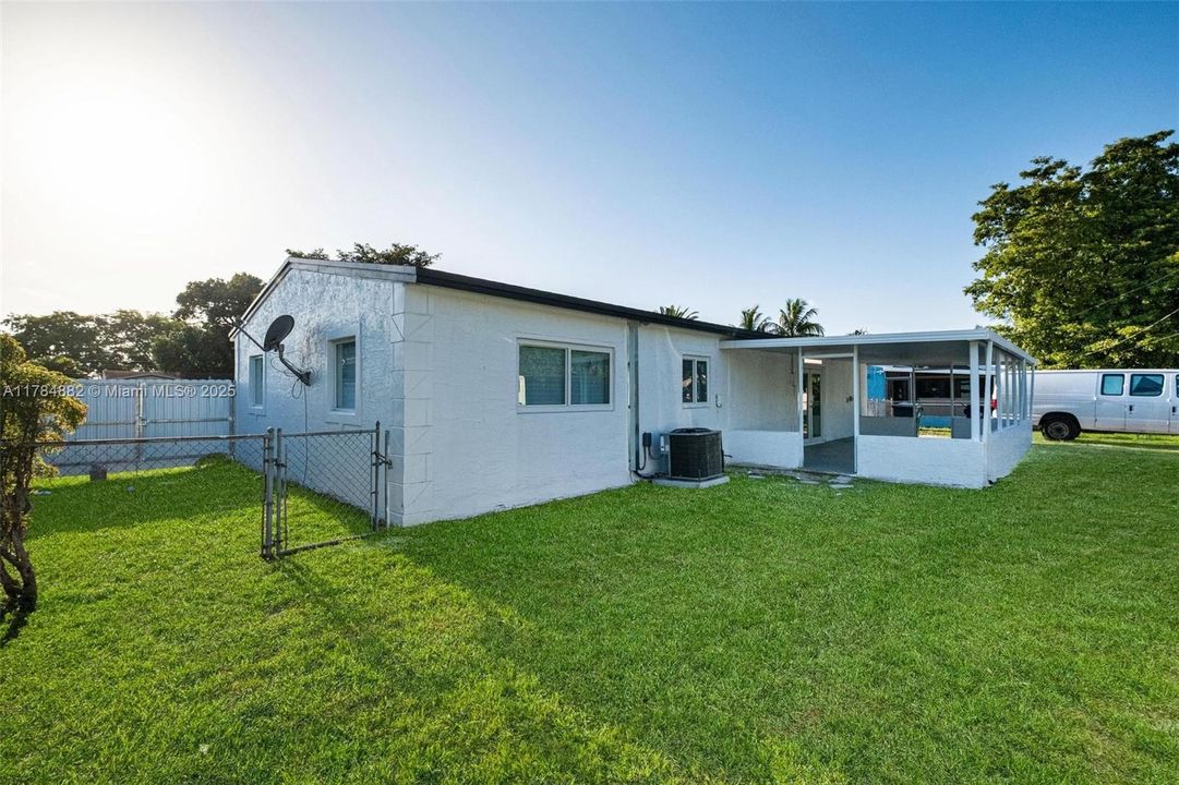 Недавно продано: $620,000 (4 спален, 2 ванн, 1092 Квадратных фут)