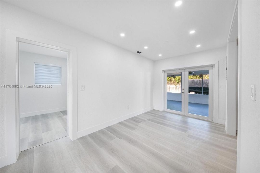 Недавно продано: $620,000 (4 спален, 2 ванн, 1092 Квадратных фут)