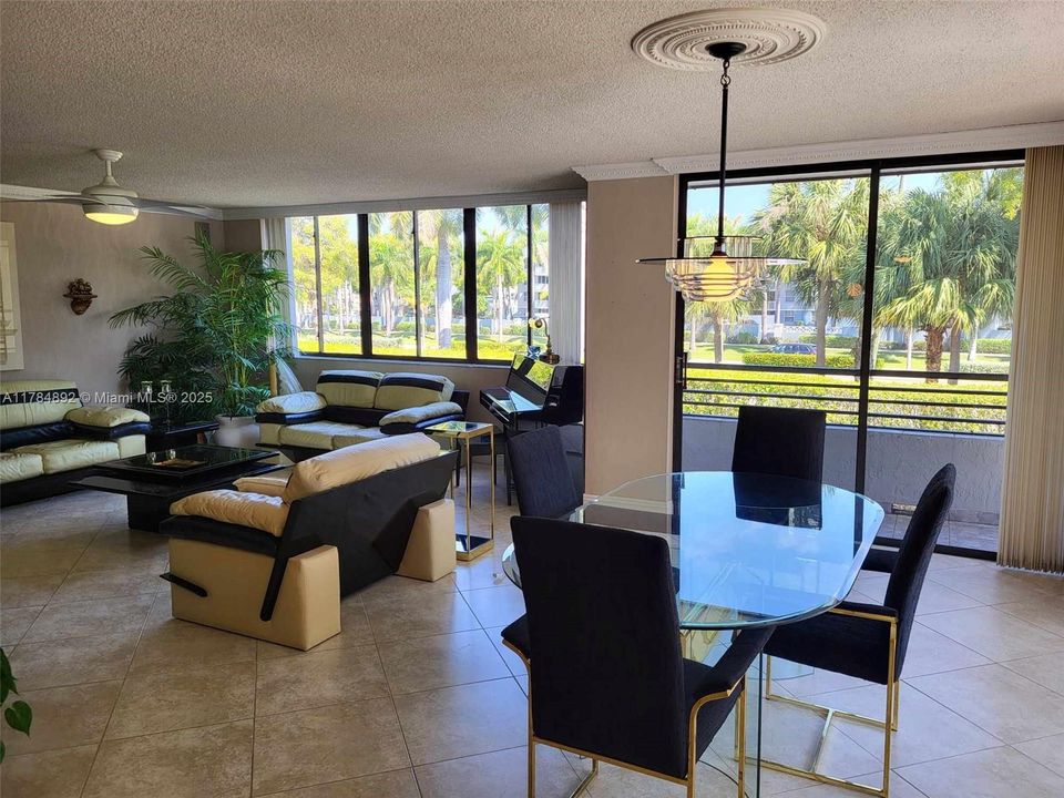 Vendido Recientemente: $299,900 (2 camas, 2 baños, 1500 Pies cuadrados)