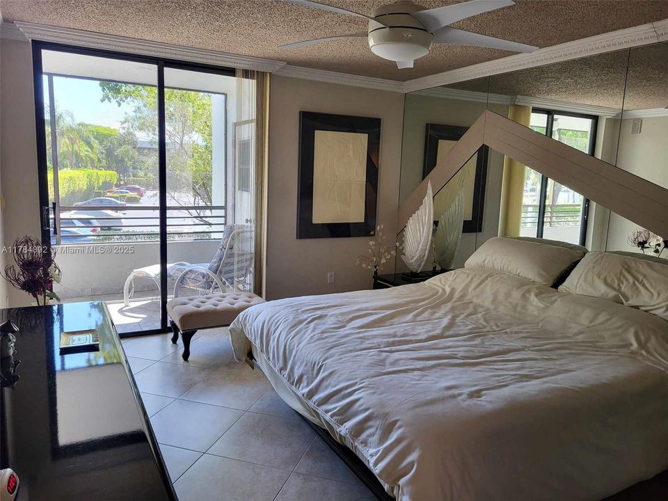 Vendido Recientemente: $299,900 (2 camas, 2 baños, 1500 Pies cuadrados)