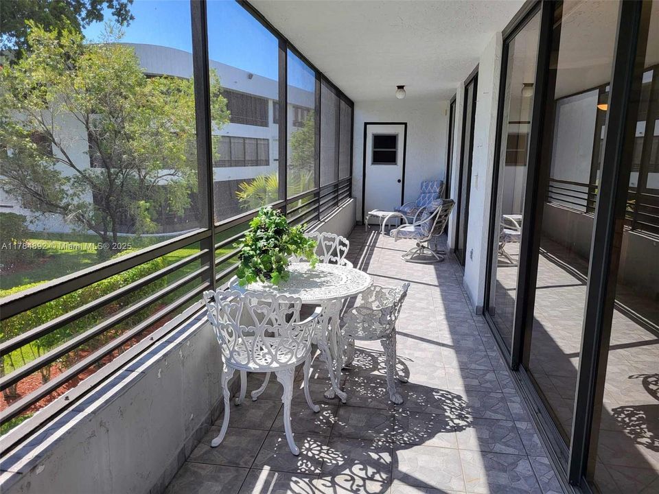 Vendido Recientemente: $299,900 (2 camas, 2 baños, 1500 Pies cuadrados)