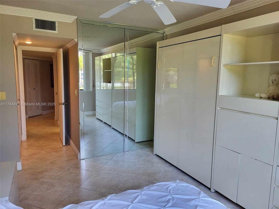 Vendido Recientemente: $299,900 (2 camas, 2 baños, 1500 Pies cuadrados)