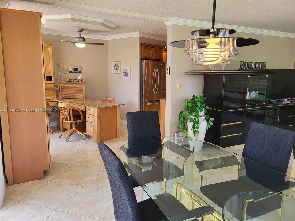 Vendido Recientemente: $299,900 (2 camas, 2 baños, 1500 Pies cuadrados)