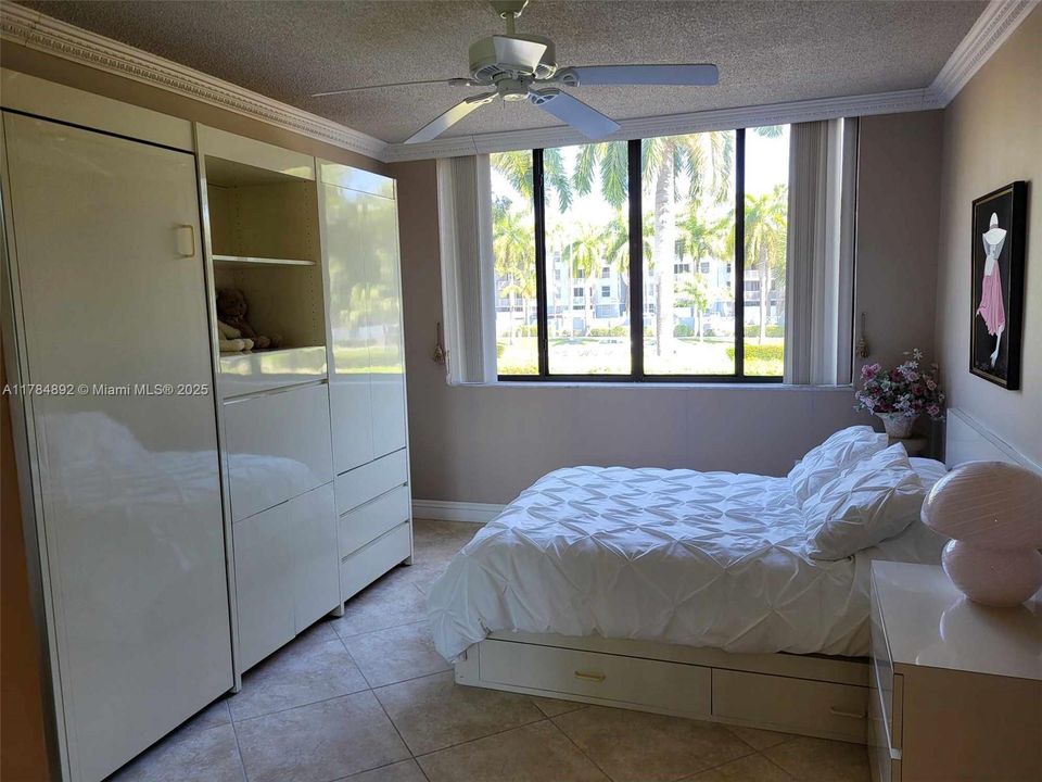 Vendido Recientemente: $299,900 (2 camas, 2 baños, 1500 Pies cuadrados)