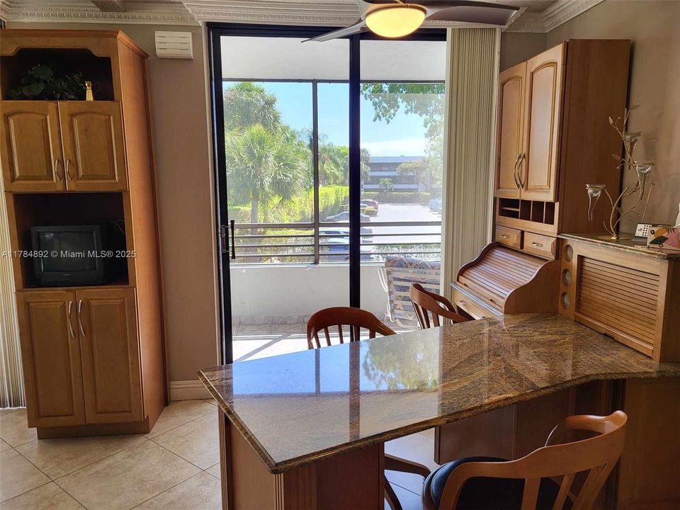 Vendido Recientemente: $299,900 (2 camas, 2 baños, 1500 Pies cuadrados)