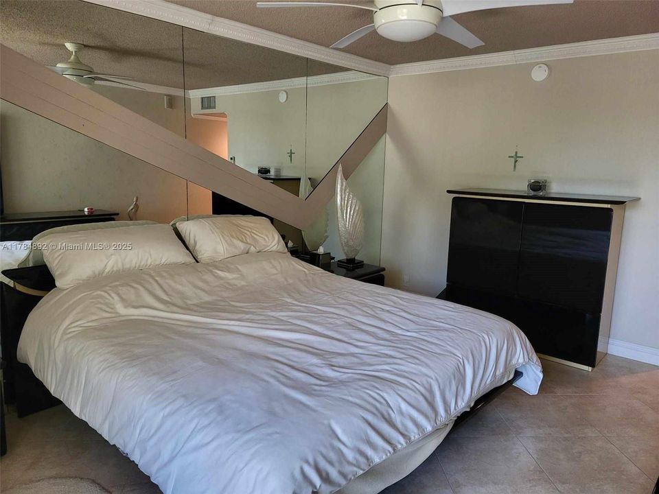 Vendido Recientemente: $299,900 (2 camas, 2 baños, 1500 Pies cuadrados)