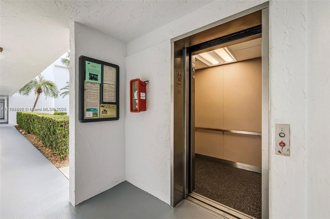 Vendido Recientemente: $299,900 (2 camas, 2 baños, 1500 Pies cuadrados)