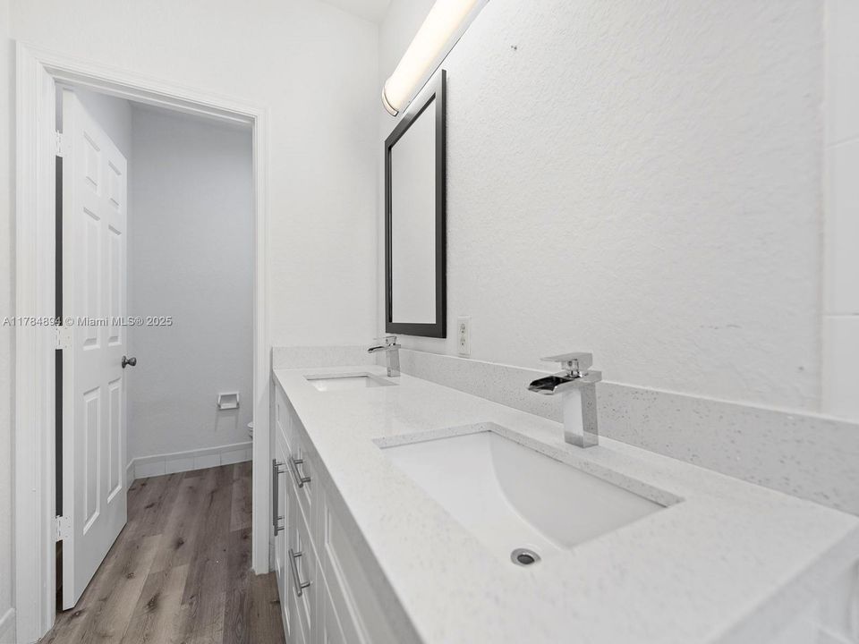 Recently Sold: $364,900 (3 beds, 3 baths, 1852 Square Feet)