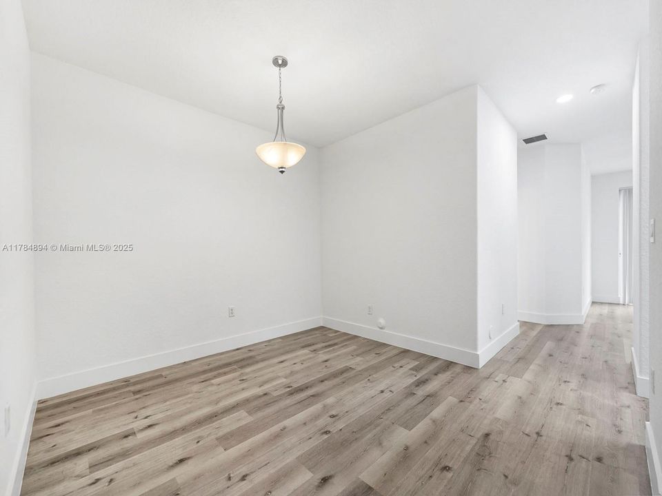 Recently Sold: $364,900 (3 beds, 3 baths, 1852 Square Feet)