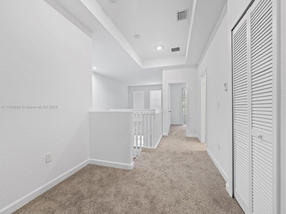 Recently Sold: $364,900 (3 beds, 3 baths, 1852 Square Feet)