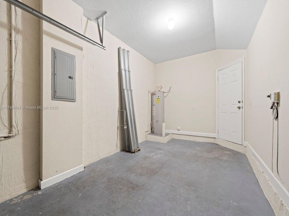 Recently Sold: $364,900 (3 beds, 3 baths, 1852 Square Feet)